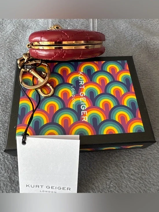 Kurt Geiger NWT Kensington Heart Shaped Mirror Keychain
Comes With A Box - Picture 6 of 13